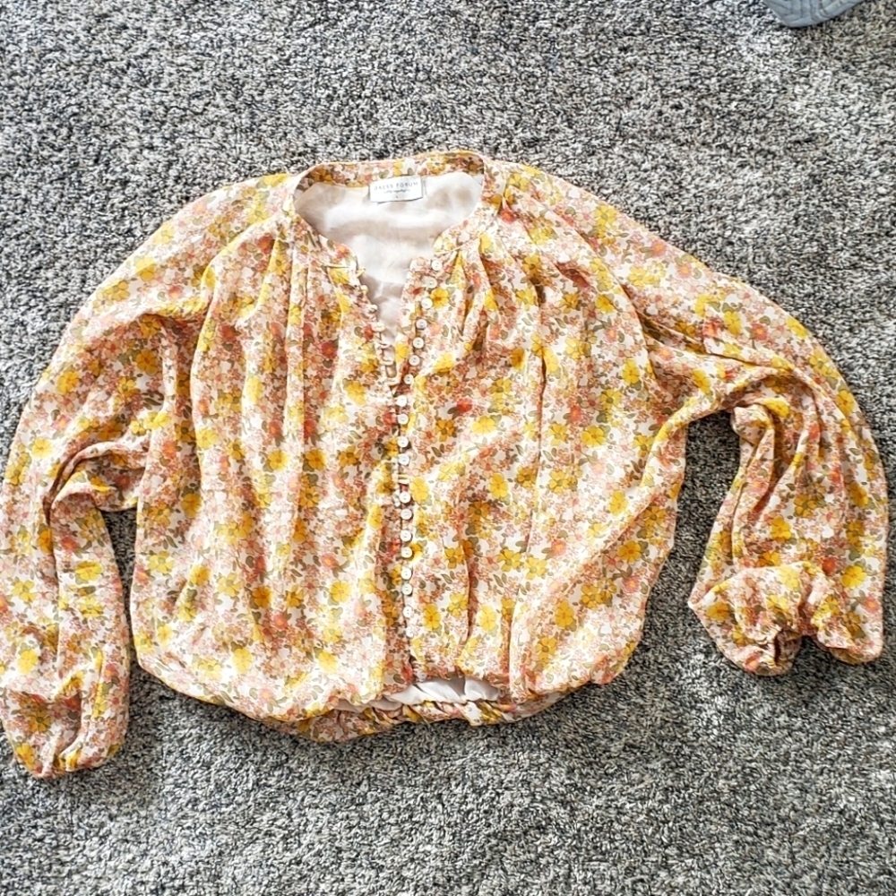 Dress Forum| Cropped Button-Up Floral Blouse